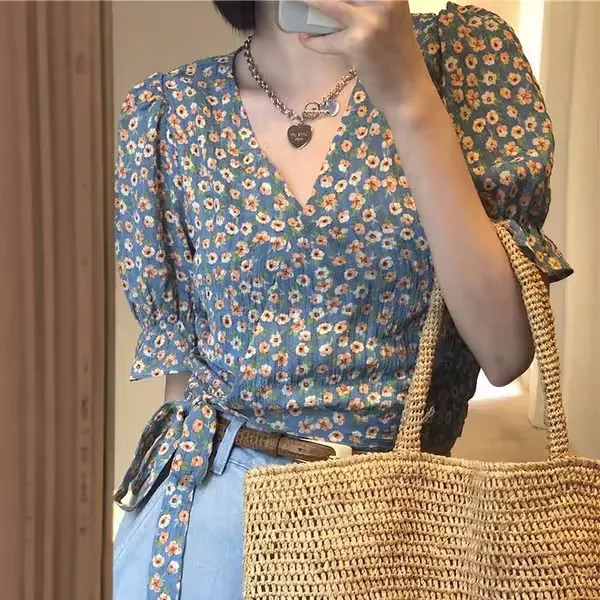 Floral V-neck Shirt Women's Spring Summer Fashionable Loose Bubble Sleeve Lace Blouse Girls' Early Autumn Collection