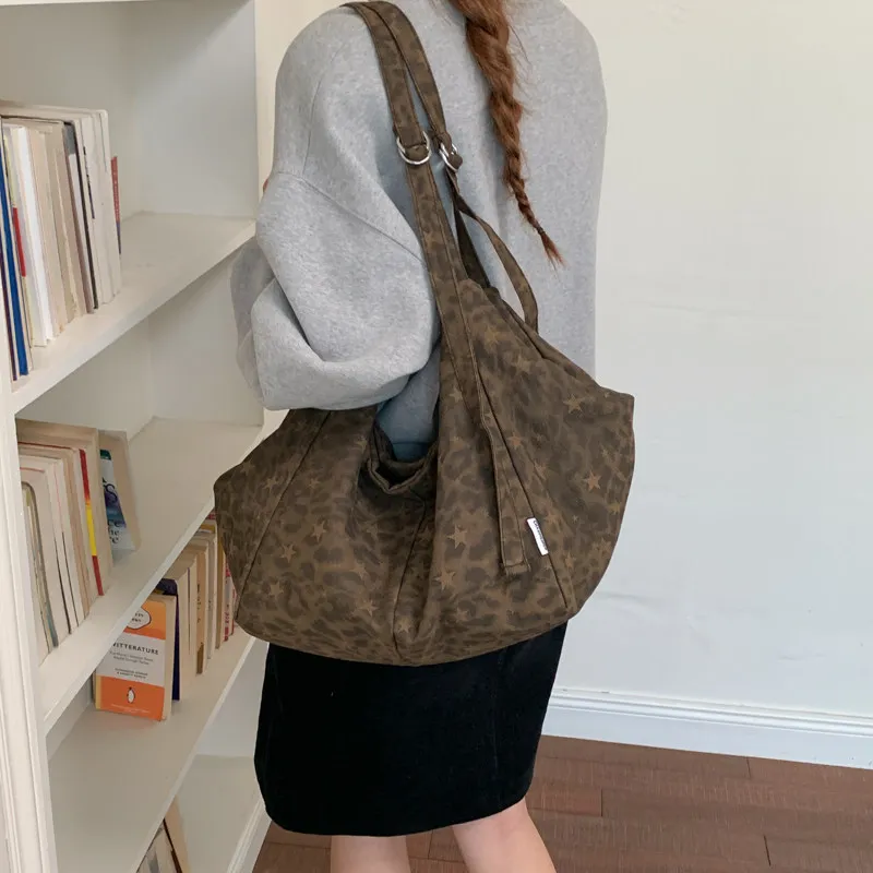 Leopard print canvas bag for women2026New autumn collection: casual, Korean-style, oversized tote bag with a star design, perfec