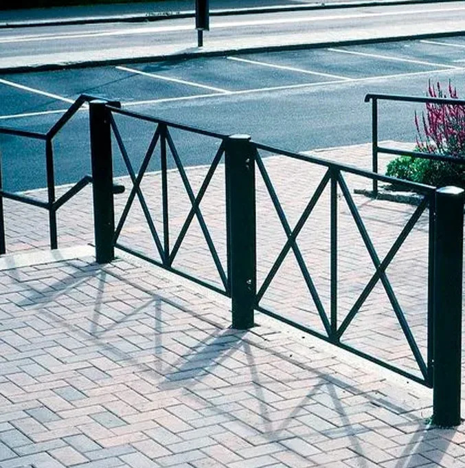 Customization Factory Direct Customizable Galvanized Steel Fence Outdoor Courtyard Park Mall Application Isolation Balustrades
