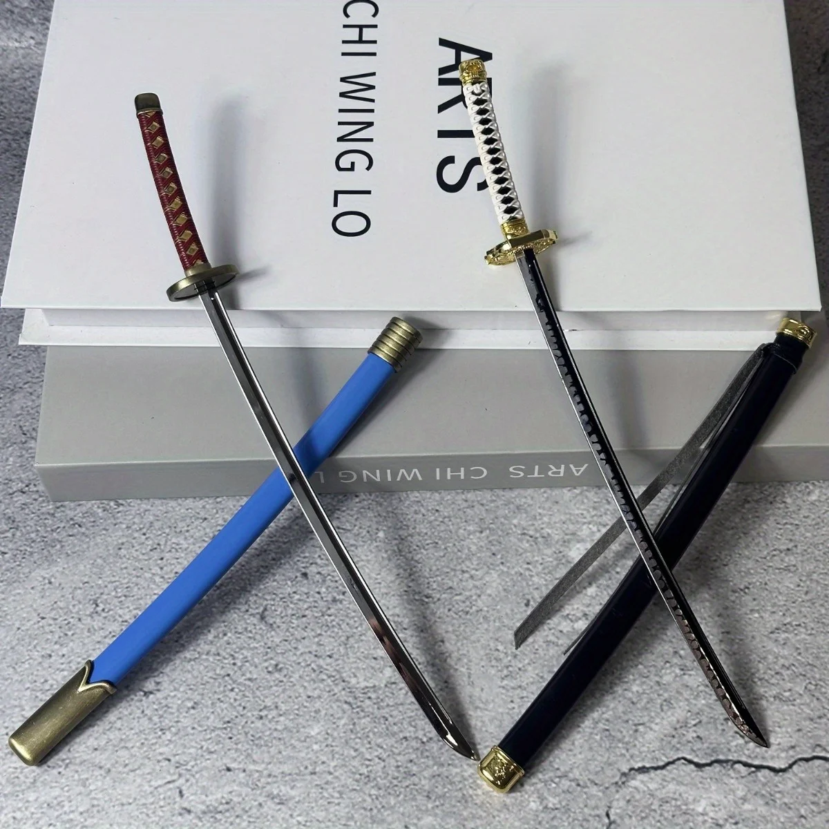 Cuchillo Ninja de Metal Katana Bleach de Anime de 10 pulgadas, espada falsa de tamaño Real, sable samurái japonés Katana Kurosaki Ichigo Aizen, regalo