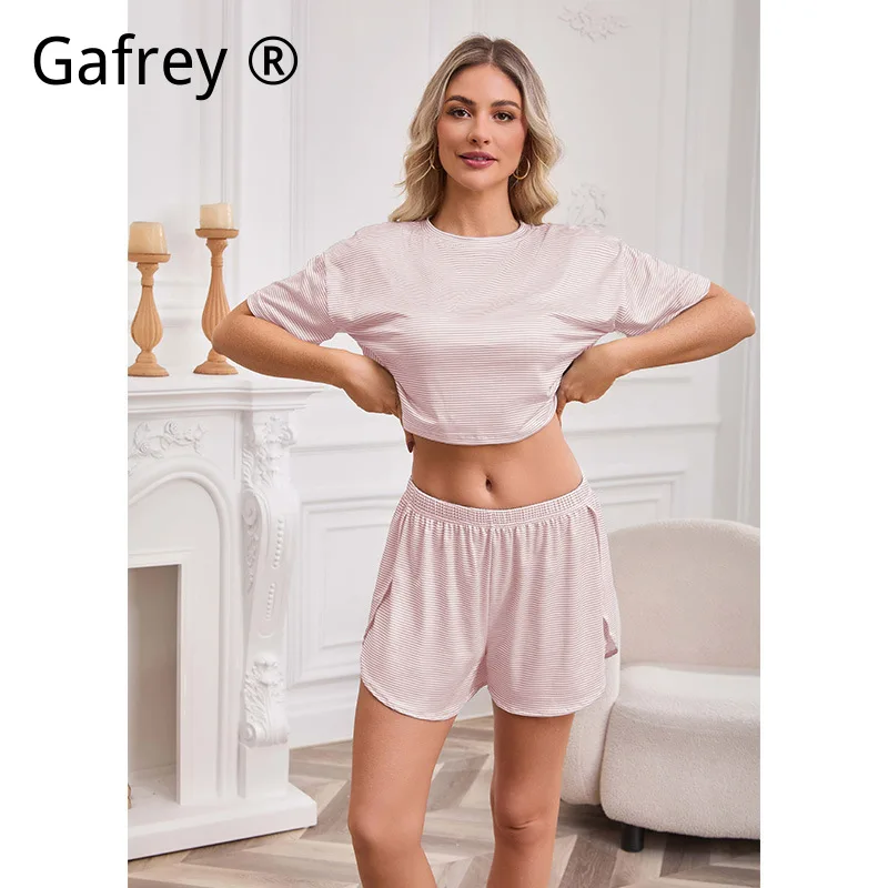 

Комплект женской трикотажной пижамы в полоску Весна-Лето 2026: топ с круглым вырезом и длинными рукавами, шорты, дышащий домашний костюм для сна