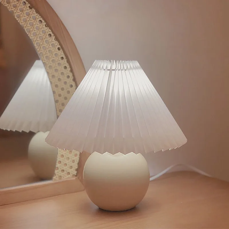 Vintage Pleated Table Lampfor Living Room Pleated Skirt Lampshade Warm Bedroom Lights Bedside Lamp Home Deco Lighting