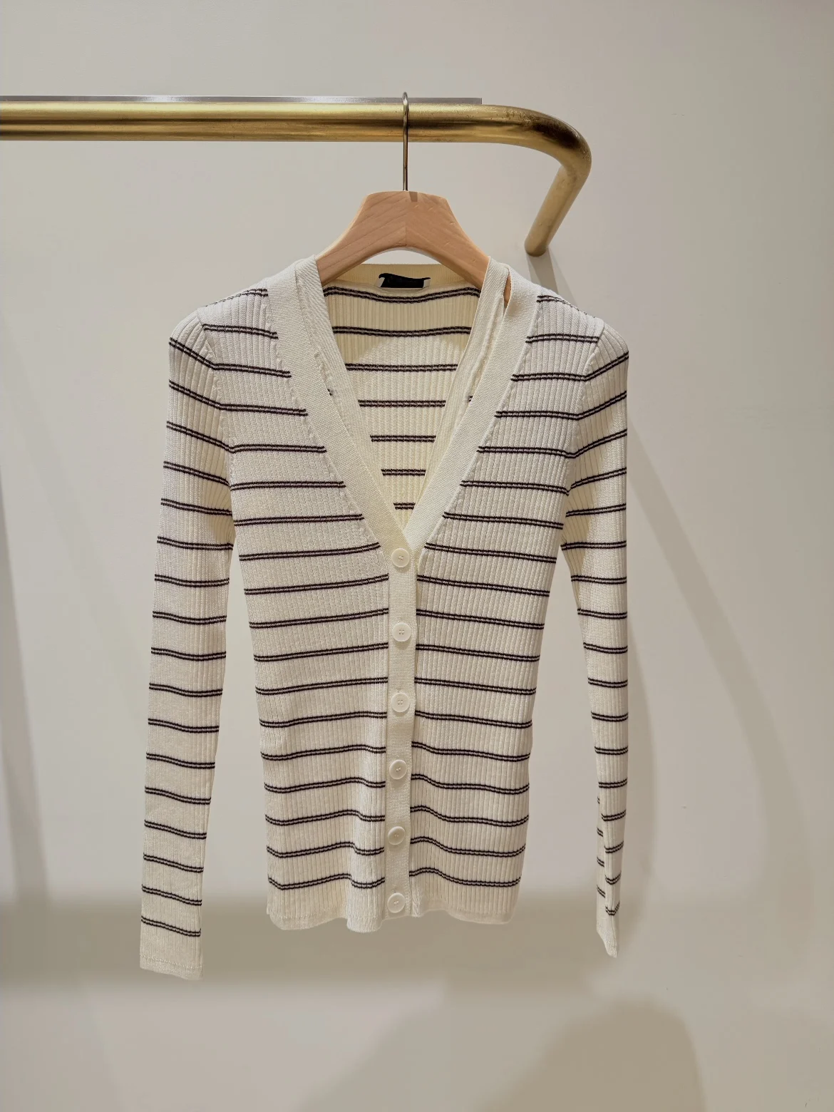 

Heidd Early Spring 2026 V-Neck Long Sleeve Slim Fit Elastic Knitwear Fashion Commute Style Faux Two-Piece Design Regular Sleeve