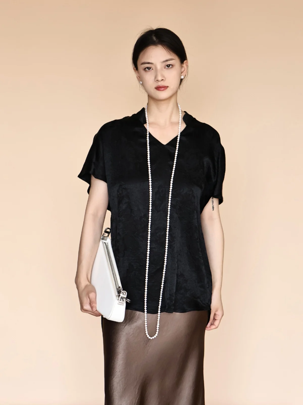 

Новая китайская женская повседневная модная блузка из гладкого ацетата, приятная к телу, универсальная, коллекция Madeira 24SS