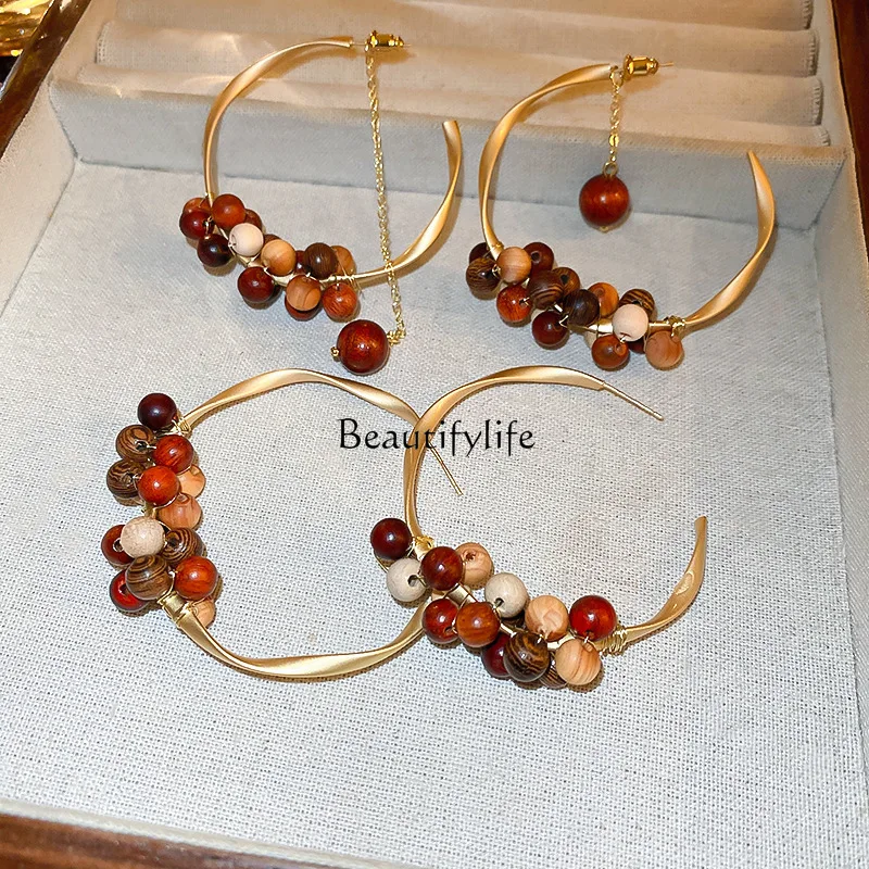 

Ebony round Beads C- Shaped Twisted Earrings Personalized Creative High Sense Ear Ring