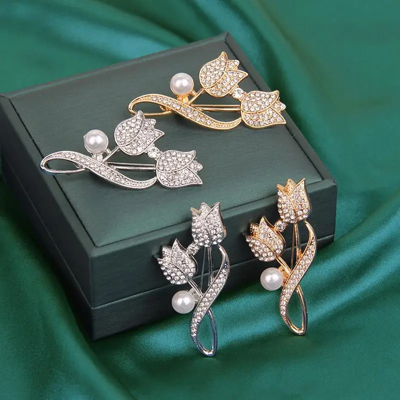 Exquisite Tulip Brooch Handmade Rhinestone Pearl Design Chic Accessory for Wedding Party Coat Scarf Hat Decor