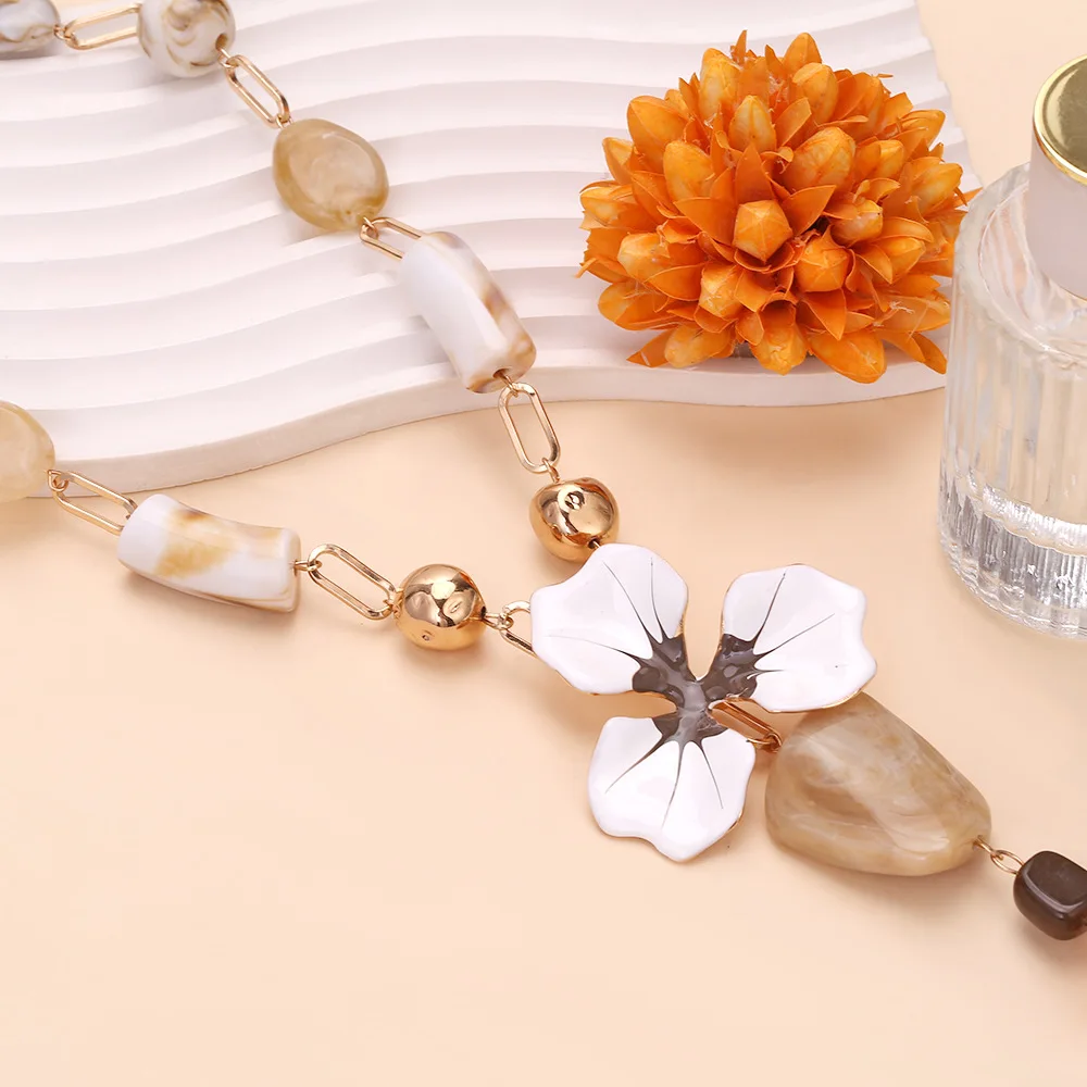 

Zaa Simple And Fashionable Handmade Irregular Resin Drip Oil Large Flower Pendant Necklace Light Luxury Jewelry Prom Accessories