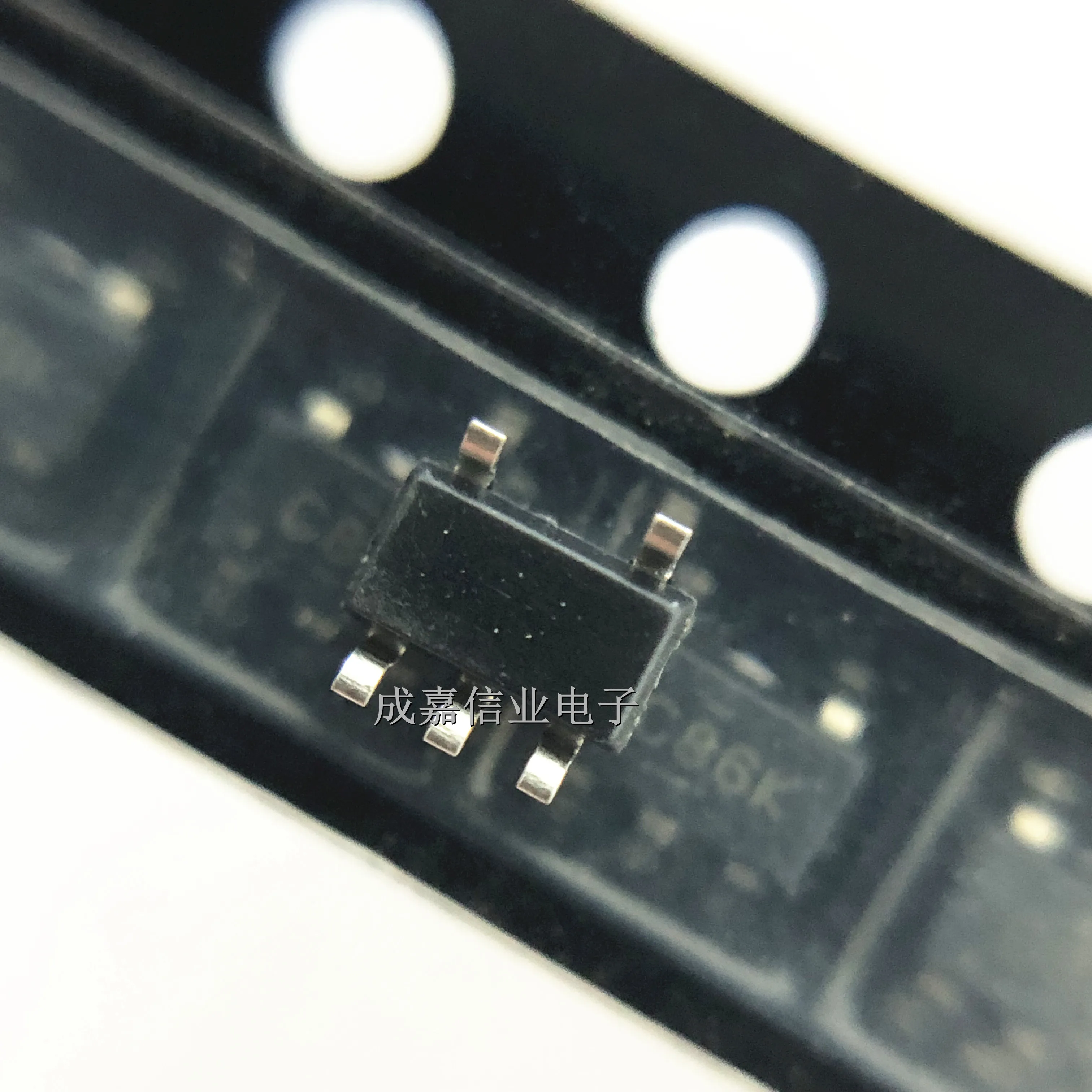 100pcs/Lot SN74LVC1G86DBVR SOT-23-5 MARKING;C86K IC GATE XOR 1CH 2-INP Operating Temperature:- 40 C-+ 125 C