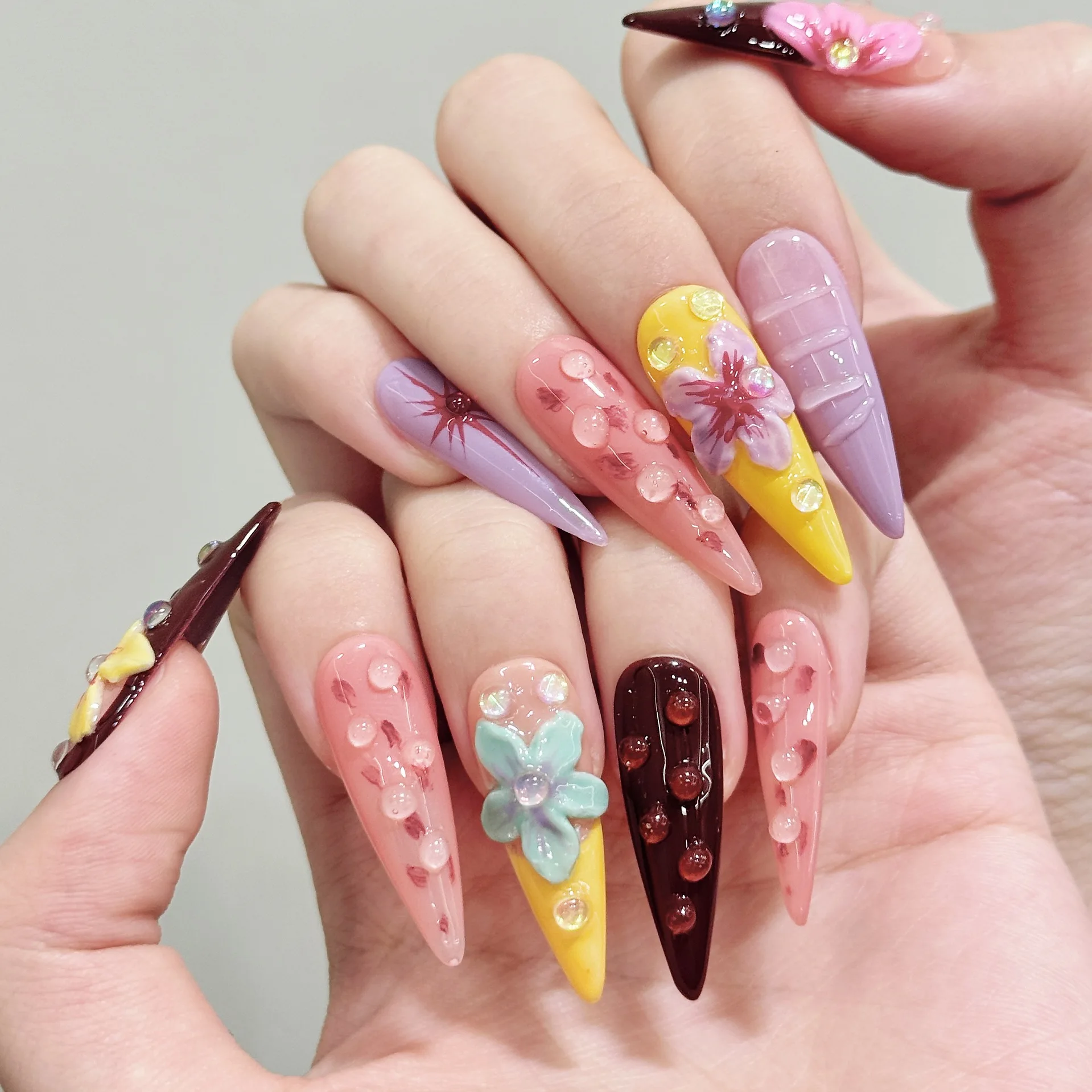 10pcs Handmade Summer Press on Nails Sweet 3d Carved Flower False Nails Wearable Full Cover Ins Long Almond False Nail Tips