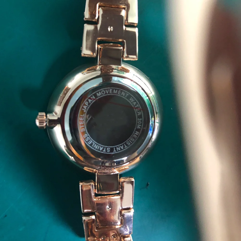 

1Pcs Women Wrist Watch Fashion Quartz Design Comfortable Adjustable Strap Elegant Golden Casual Student Gift