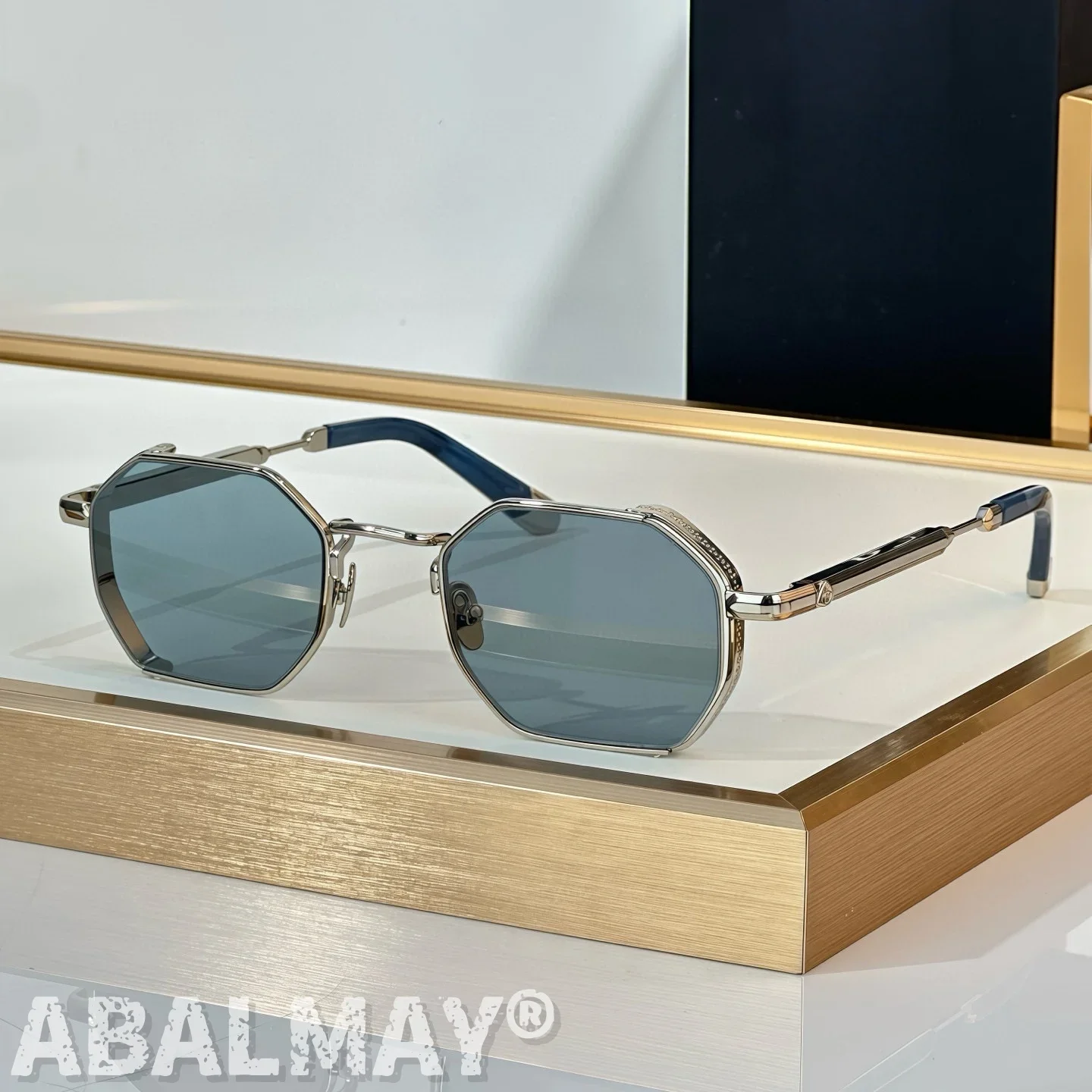 

The Loew Top Quality Sunglasses for Men Classic Women Luxury Designer Fashion sun glasses UV400 With box