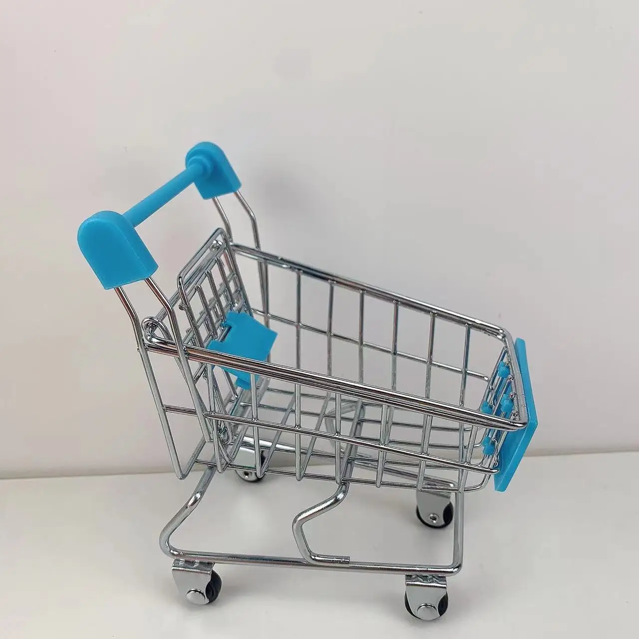 Colorful Mini Shopping Cart Decoration - Plastic Desktop Organizer with 4 Wheels and Side Pockets, Suitable for Desk decoration