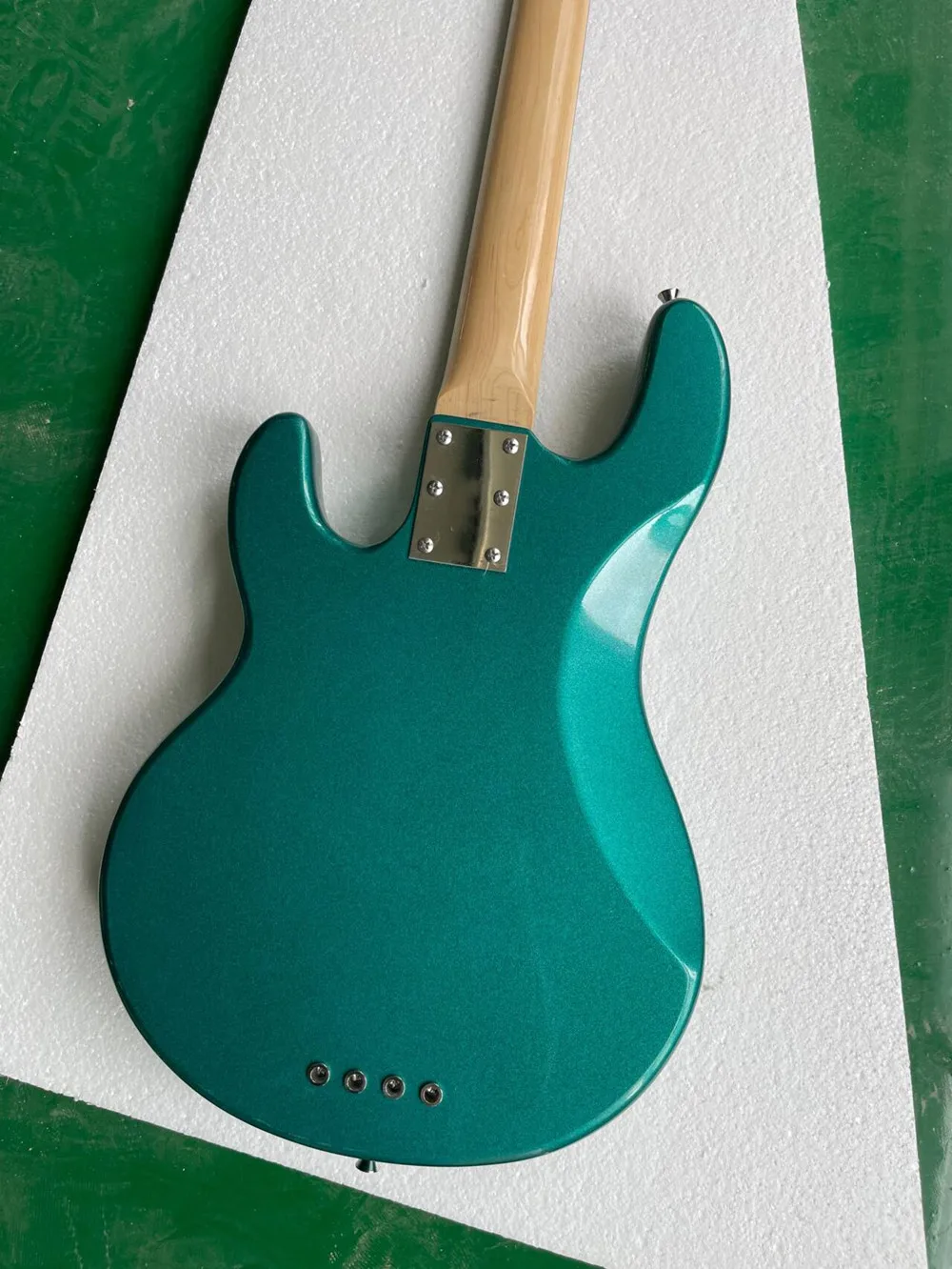 Metal Green Body 4 Strings Electric Bass Guitar with Maple Neck,Chrome Hardware,Provide customized service