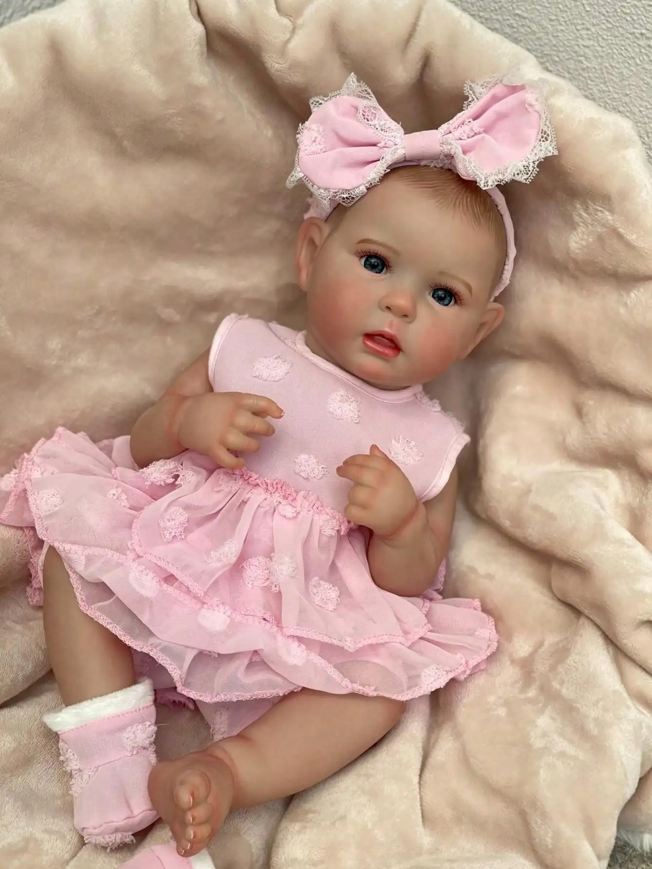 Saskia 18-Inch Cuddly Reborn Girl Ward | Handmade Lifelike Doll with 3D Painted Hair | Visible Realistic Veins | Christmas Gift