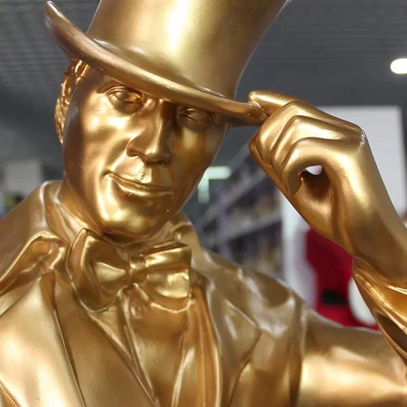 Gold Appearance Life Size Statue Garden Statue Fiberglass Large Sculpture Small Gold Indoor Decorative Artist Statue Customized