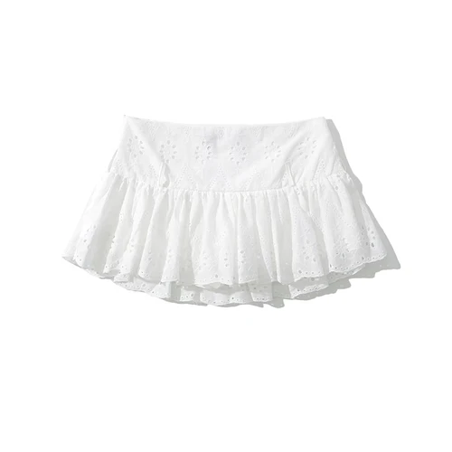 YENKYE Cool Girl-minifalda blanca con bordado calado para mujer, faldas sexis de cintura baja para verano con forro de pantalones cortos