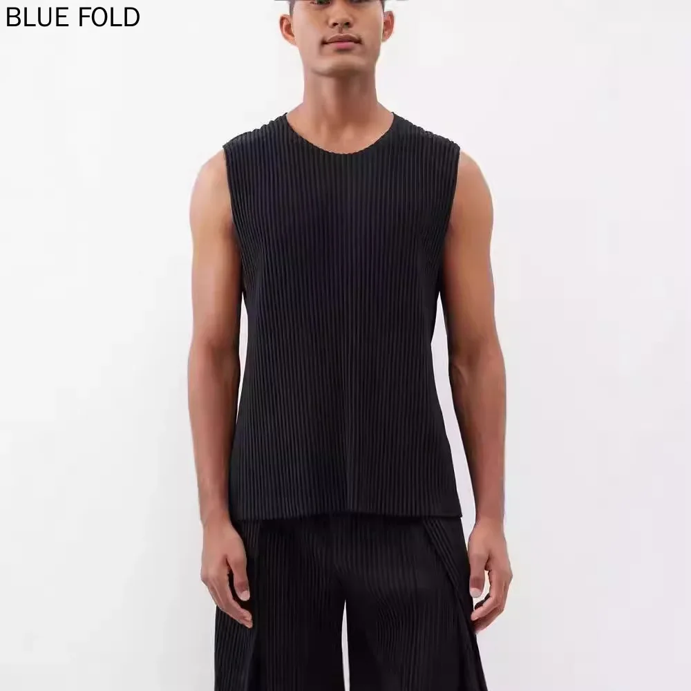 

Miyake Pleated Men's Summer Classic Basic Vest Round Neck with Side Pockets Tank Top