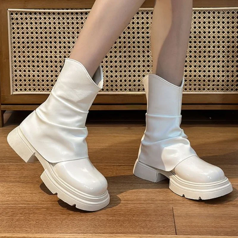 2024 New Winter Women\'s Thick Bottom Anti Slip Flat Round Head Pleated Back Zipper Fashion And Calf Warm Boots