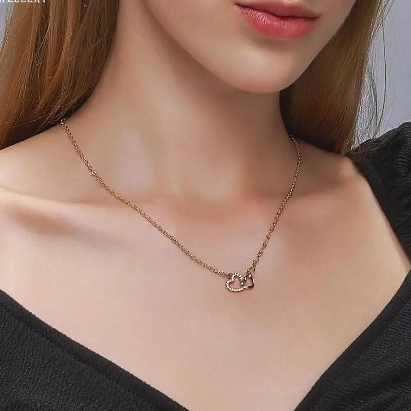 Collana a forma di cuore di cristallo di moda coreana per gioielli da donna 2025 Trending Nuove collane con ciondolo a doppio cuore Regalo di San Valentino