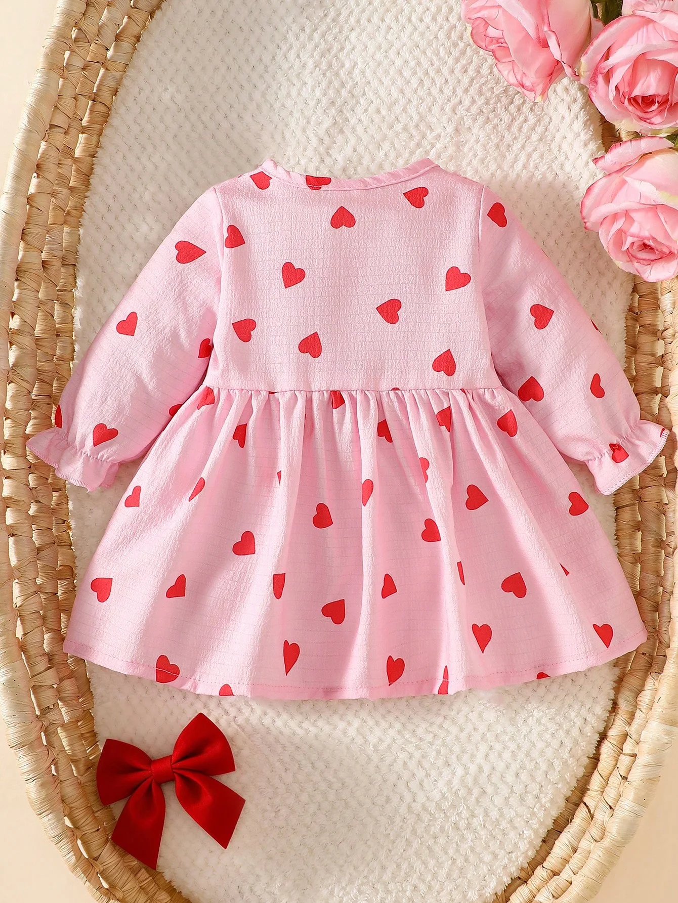 Newborn baby girl pink round neck ruffle cartoon heart print long sleeved red bow dress, elegant and cute