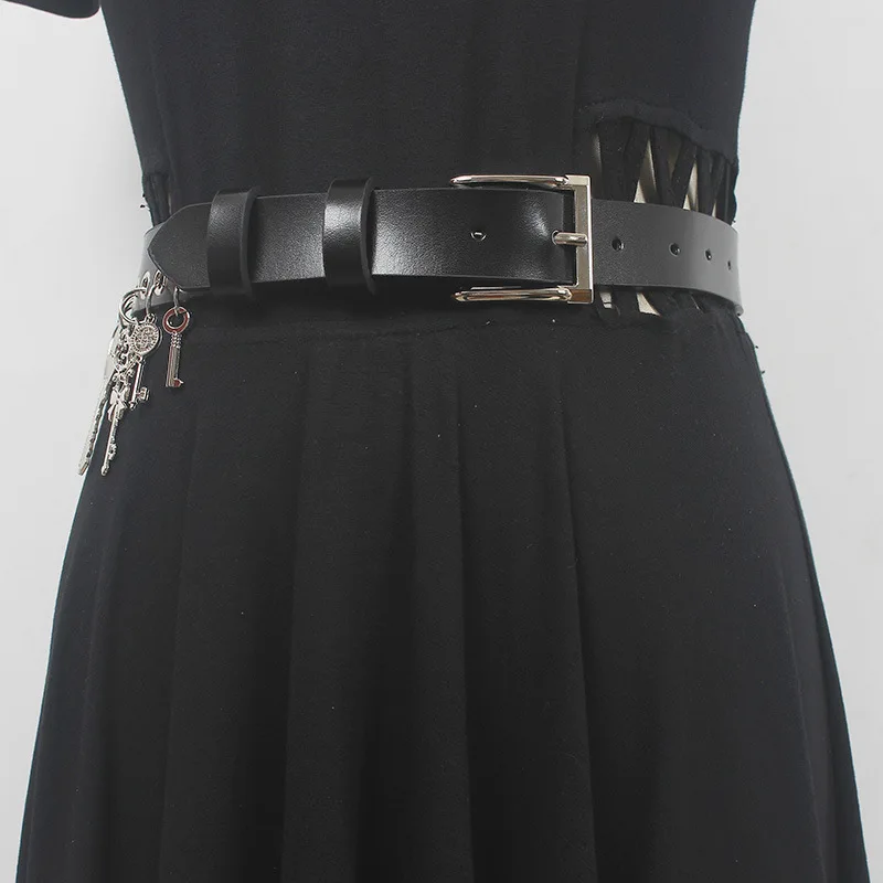 Original Design Black Leather Key Belt 2024 New niche design Punk chain embellished corset belt women\'s street dress accessories