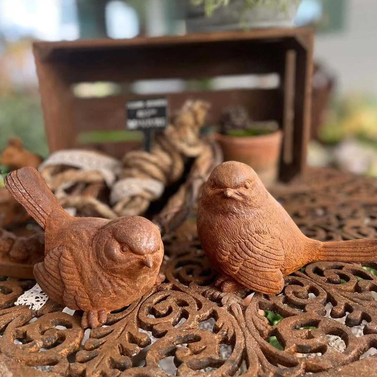 Cast iron cute little chubby bird grocery garden decorations