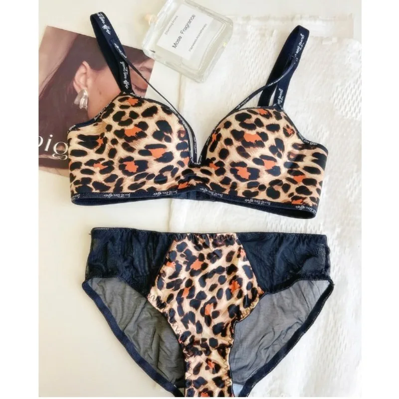 Stylish Leopard Pri…