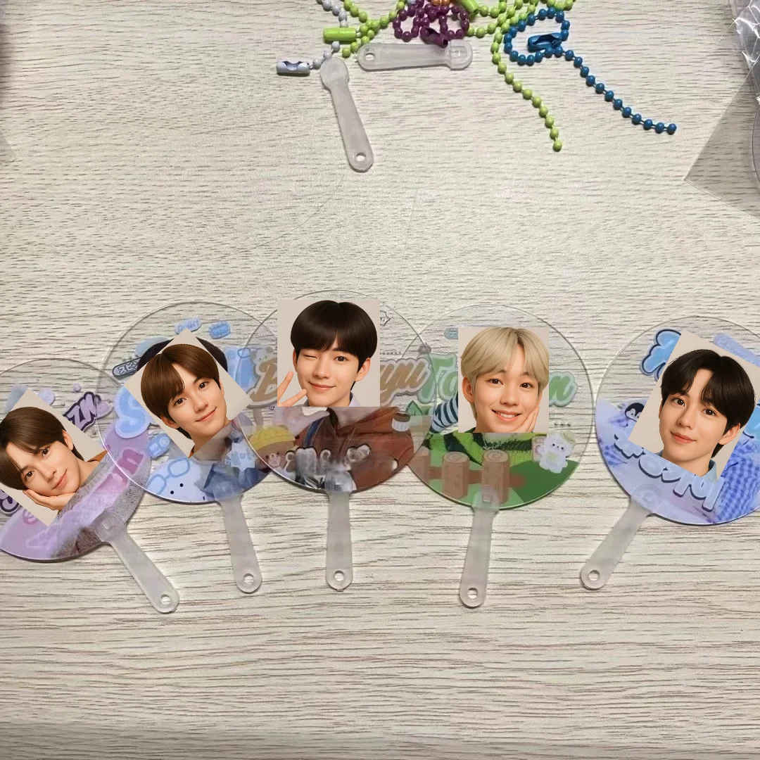 Mini selecciones Kpop personalizadas, soporte para ventilador, regalo de cumpleaños con llavero, 100 piezas