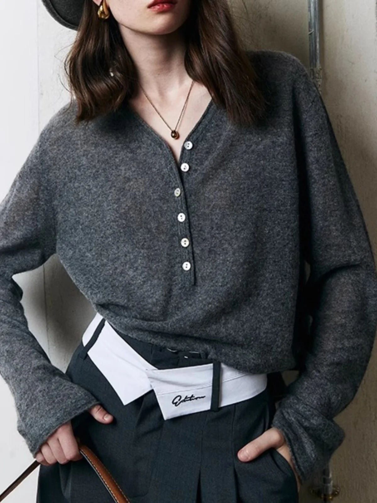 

Сплошной цвет, свободный, простой и универсальный кашемировый свитер с воротником Генри, женский свитер с ленивым ветром и волосами яку