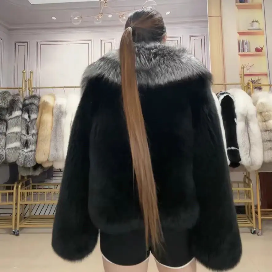 A genuine fox fur coat made entirely of fox fur for women\'s fur coats and fur clothing