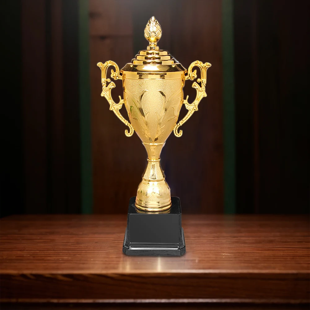 كأس بلاستيكي ذهبي كأس كأس ذهبي مع غطاء كرة السلة كرة القدم كأس المنافسة الرياضية لبطولات البطولة