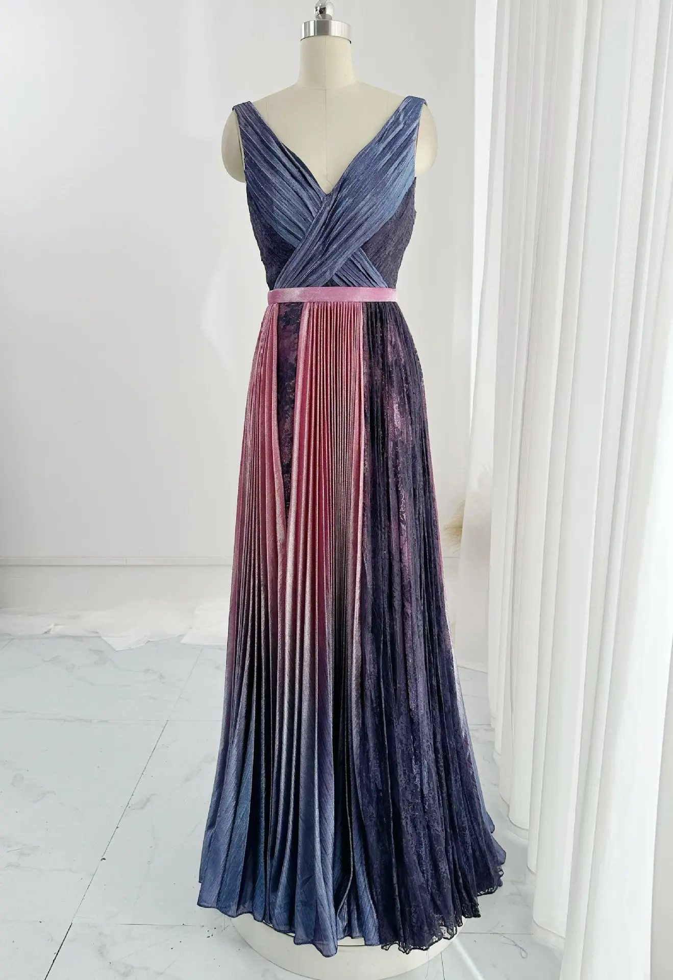 Purple Gradient -Degenerative Deep V -Neck Sleeveless FoldsThin Slimming Banquet Performance Evening Dress Skirt M1993