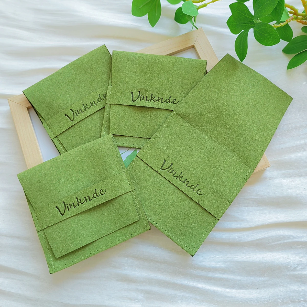

100pcs Custom Logo Green Microfiber Velvet Bag Jewelry Packaging Pouches for Necklace Christmas Wedding Gift DIY Envelope Dust