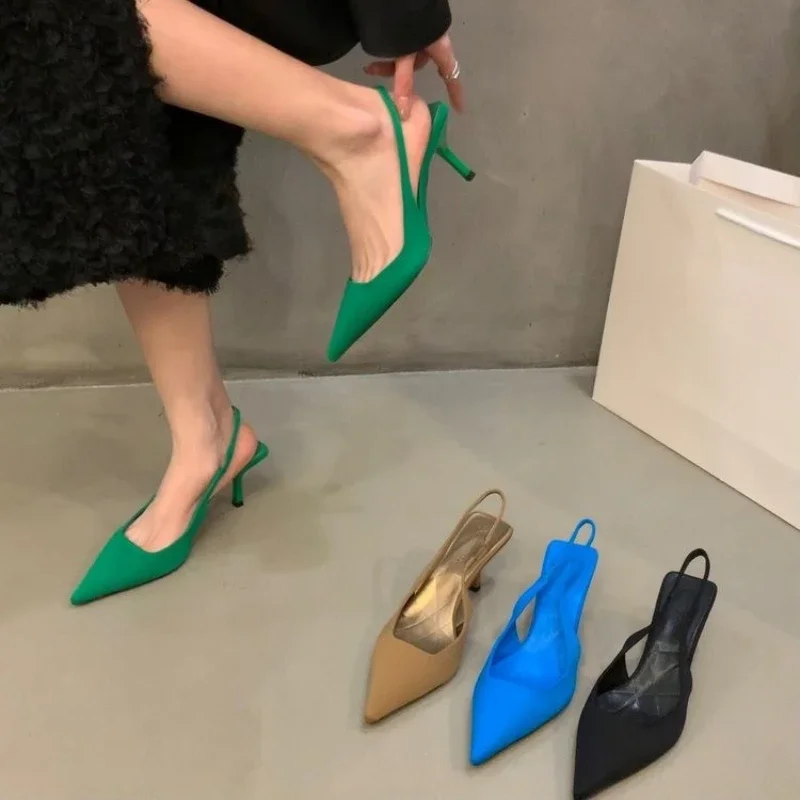 Summer and Autumn Fashion New Solid Color Banquet Pointed Toe Sexy Sandals Comfortable and Casual Slip-on Low Heels for Women