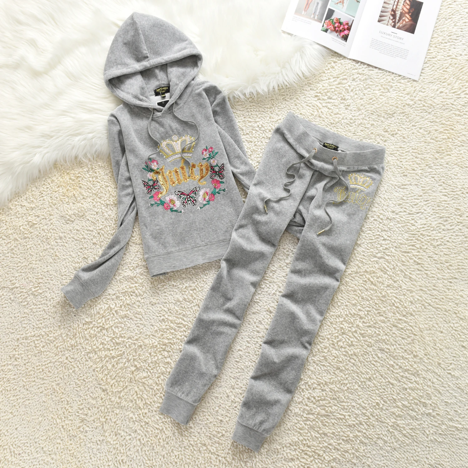 2025 Juicy Cometure Velvet Tracksuit Sequin Butterfly 3D Pattern Hooded Women Sweatshirt Casual Sports Suit Autumn Velvet  Suit