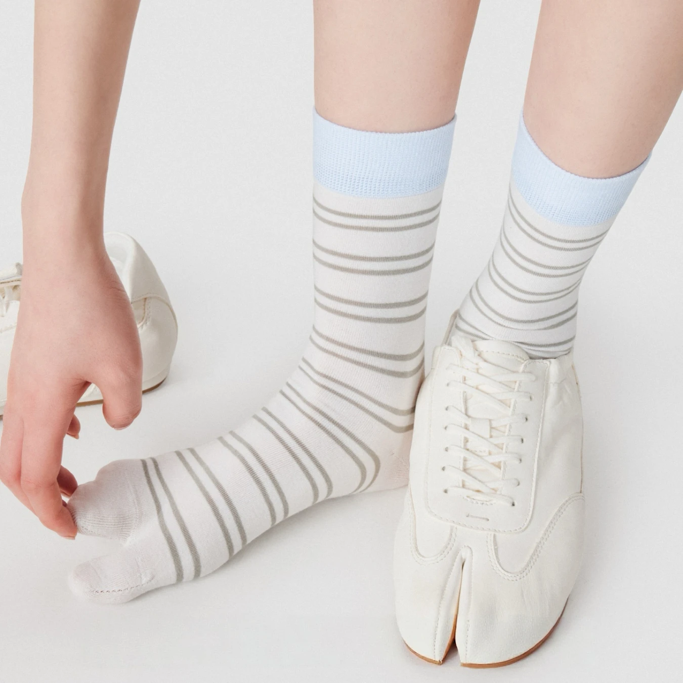 Immagine 7: 6 pezzi, calzini da donna alla moda a righe con punta divisa, punta senza cuciture e design a blocchi di colore, ideali per la primavera e l'autunno