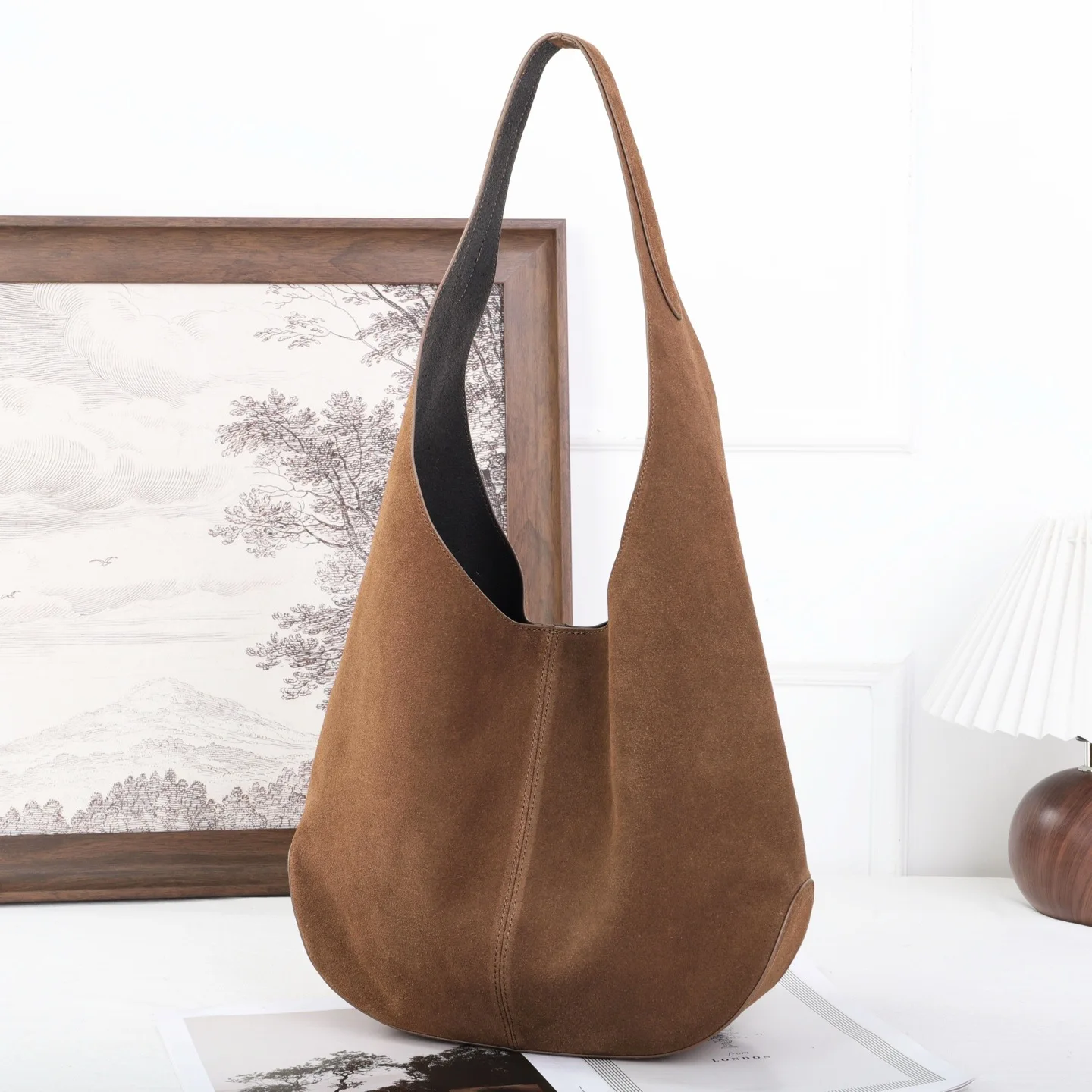 

Simple Light Luxury Large Capacity Casual Hand Carry One Shoulder Tote Bucket Bag Women's 2025 New Trend Suede Women's Bag