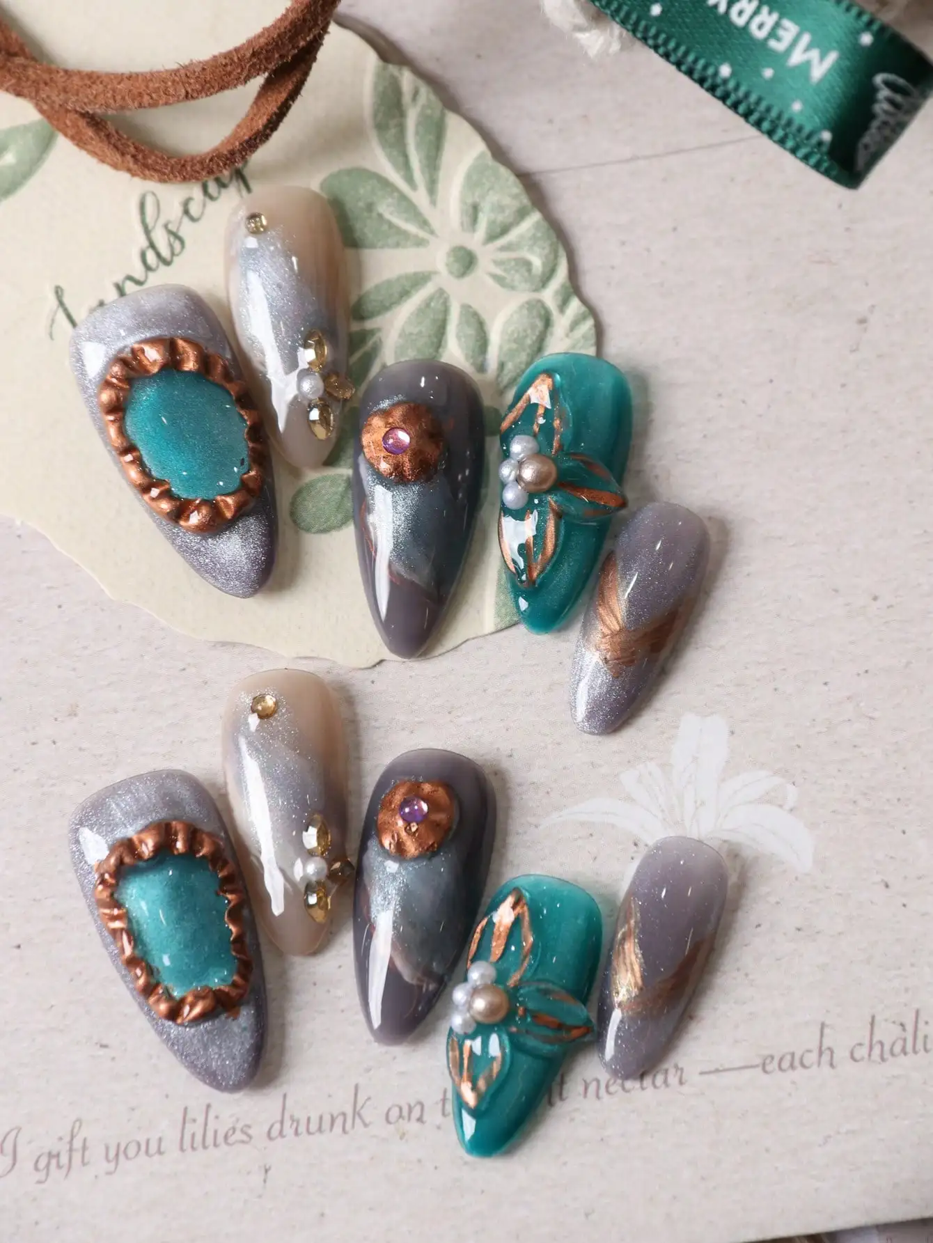 10 Stück Aufklebenägel, lang, mandelförmig, grün, Katzenaugen-Effekt, für Büro und Alltag, künstliche Nägel, Nagelkunst-Set, DIY