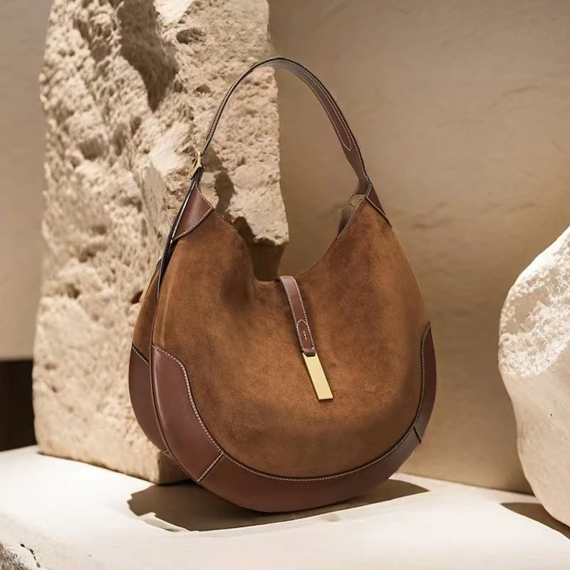 

Underarm pouch made of velvet for equestrian design, dumpling-shaped pouch, tote bag, best-selling handbag, crescent-shaped bag