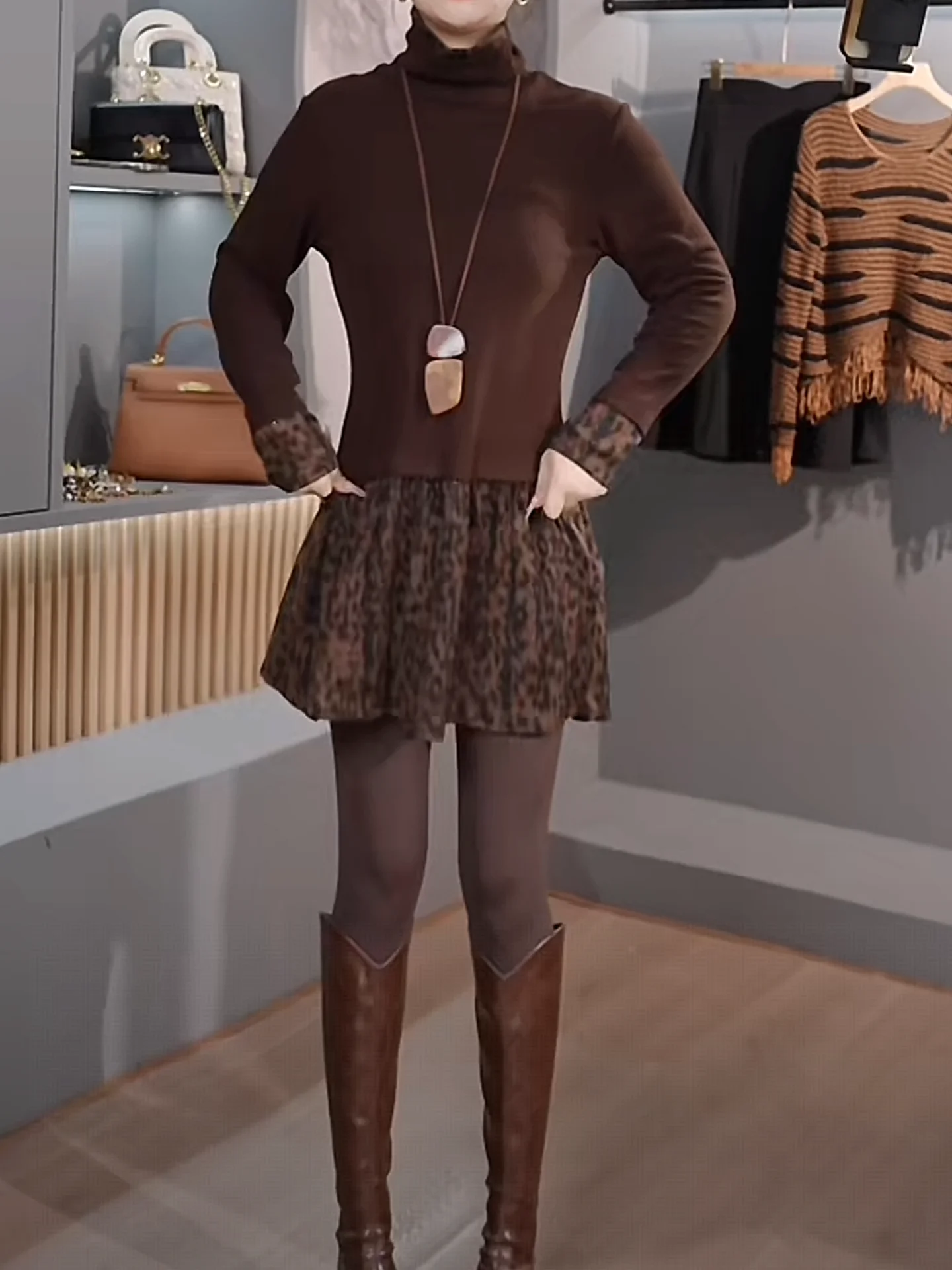 

Модная женская базовая футболка с высоким воротником и леопардовым принтом для похудения, осенне-зимняя новинка в корейском стиле