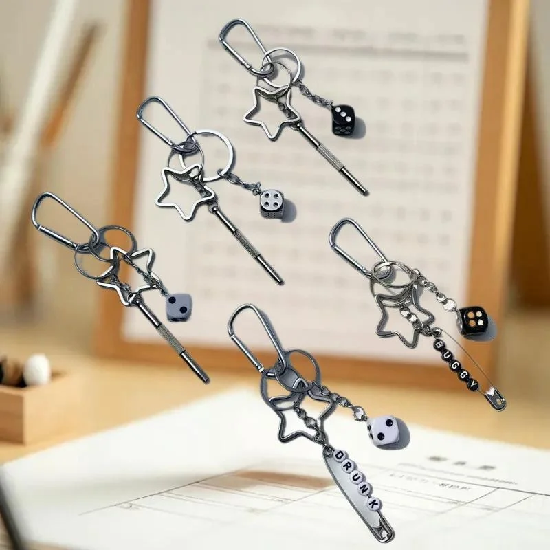 

[YU]Carabiner Dice Pentagram Keychain Bag Pendant Handmade DIY Pendant Ornaments Suitable For Car Keyring Decorations Cool Style