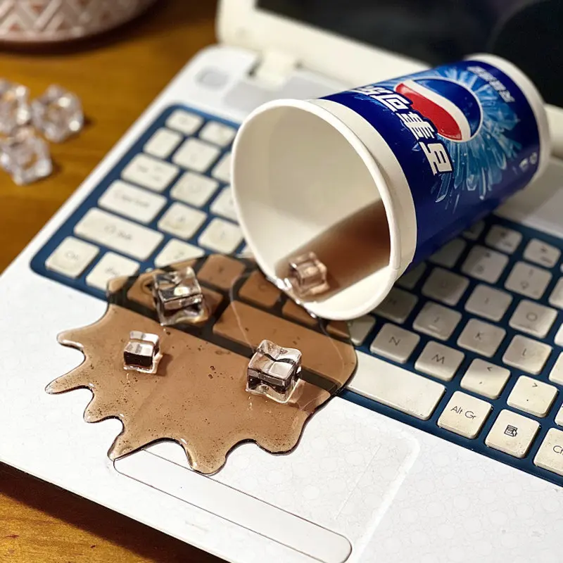 

Забавная подставка для телефона/планшета в виде разлитого кофе, креативная настольная подставка с имитацией кофейного напитка для общежития, просмотра прямых трансляций и просмотра сериалов