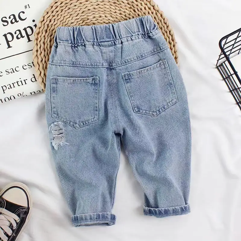 Jeans infantil solto e perfurado na moda, jeans bebê, novo, meninos e meninas de 1 a 7 anos, roupas de primavera, 2022