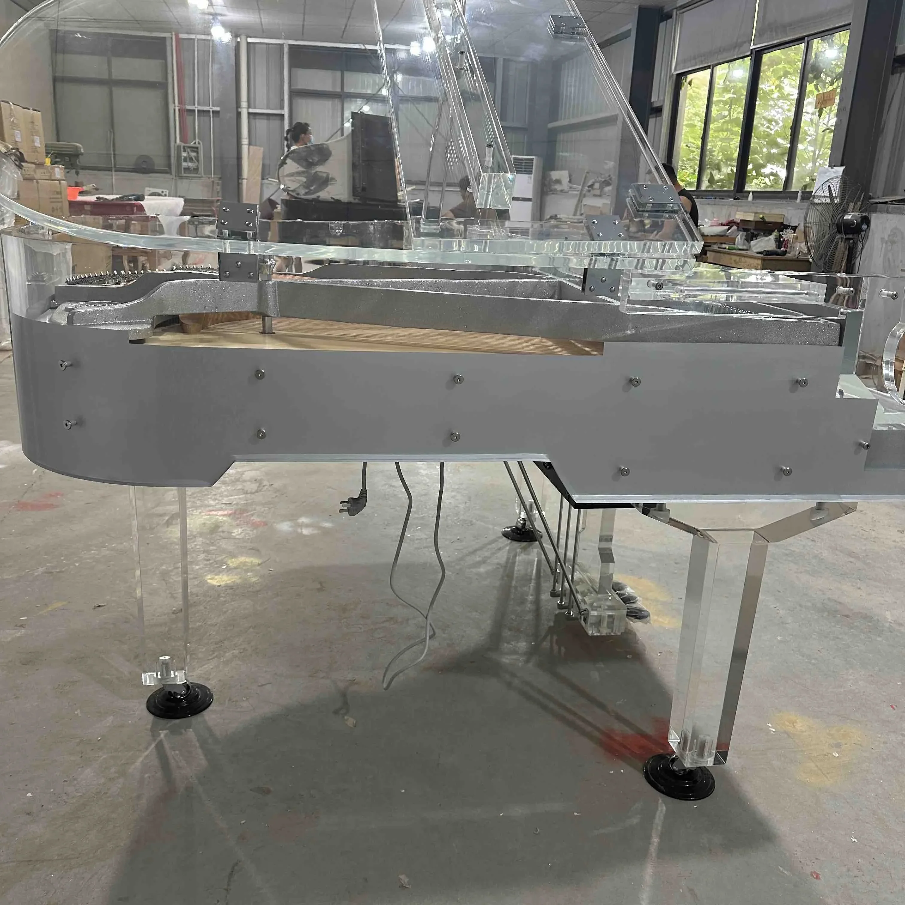 2025 OEM مخصص الزجاج الشفاف الاكريليك البيانو للبيع كريستال الأبيض الفضة الطفل مقعد البيانو الكبير قبول البيانو