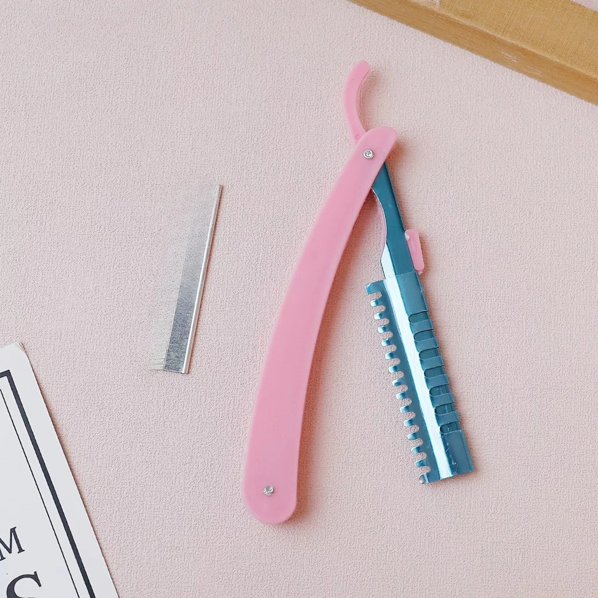 Disposable Eyebrow Razor Trimmer, Steel Blade Design, Gentle Facial Hair Remover, Essential Beauty Tool for Eyebrow Sharp Carbon