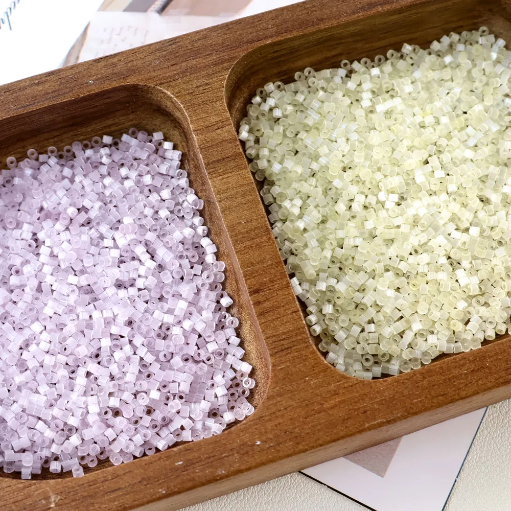 Japanese-imported Miyuki Delica Silk Color Seed Beads, Glass Beads, for Jewelry Making, Suitable for Various DIY Crafts.