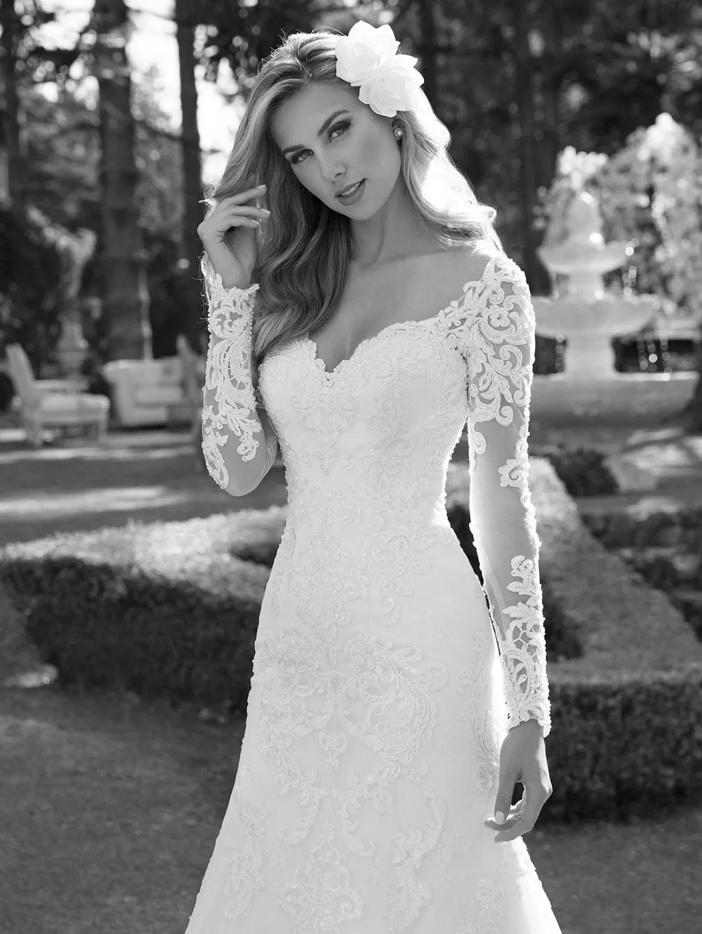 Abito da sposa a sirena senza schienale a maniche lunghe Personalizzato scollo a V Abiti da sposa Appliques Vestido De Noiva Abito da sposa in pizzo