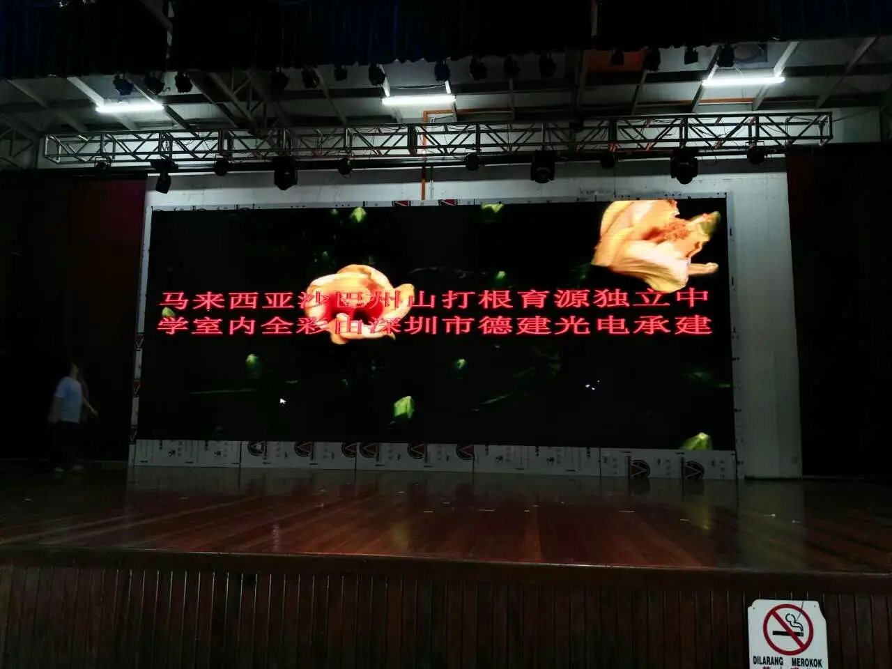 P1.56 Indoor lip chip LED beads 4K 8K high-definition COB full-color LED display screen, suitable for building large screens