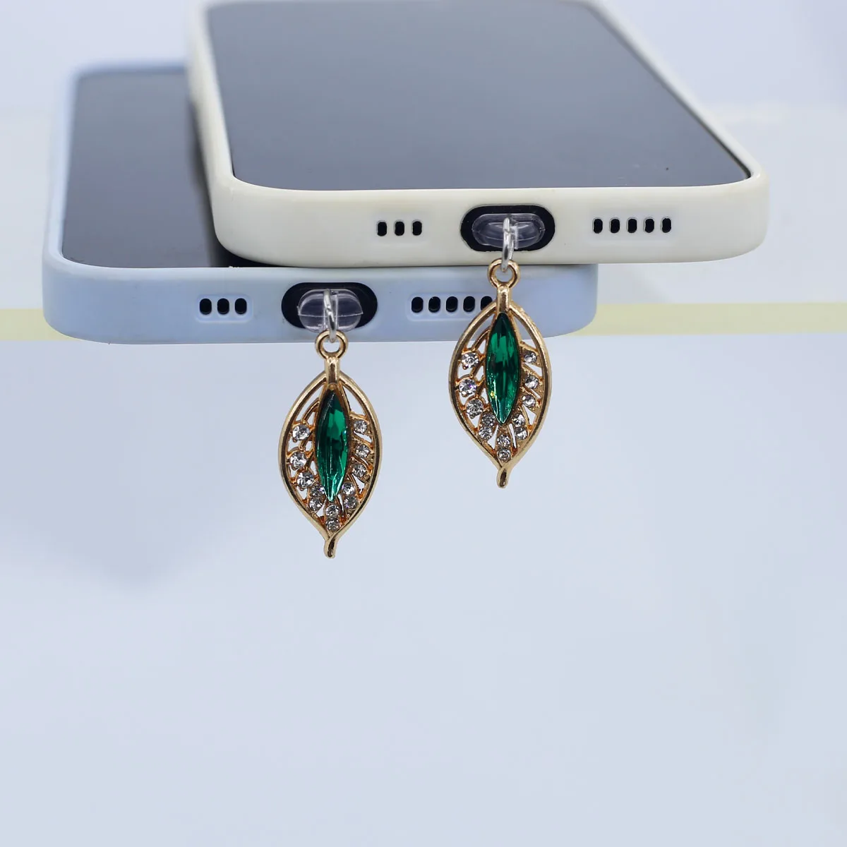 

Beautiful Gemstone Rhinestone Green Leaves Phone Dust Plug Accessory Decoration For Iphone17 Type-C Port Gift Pendant Lanyard