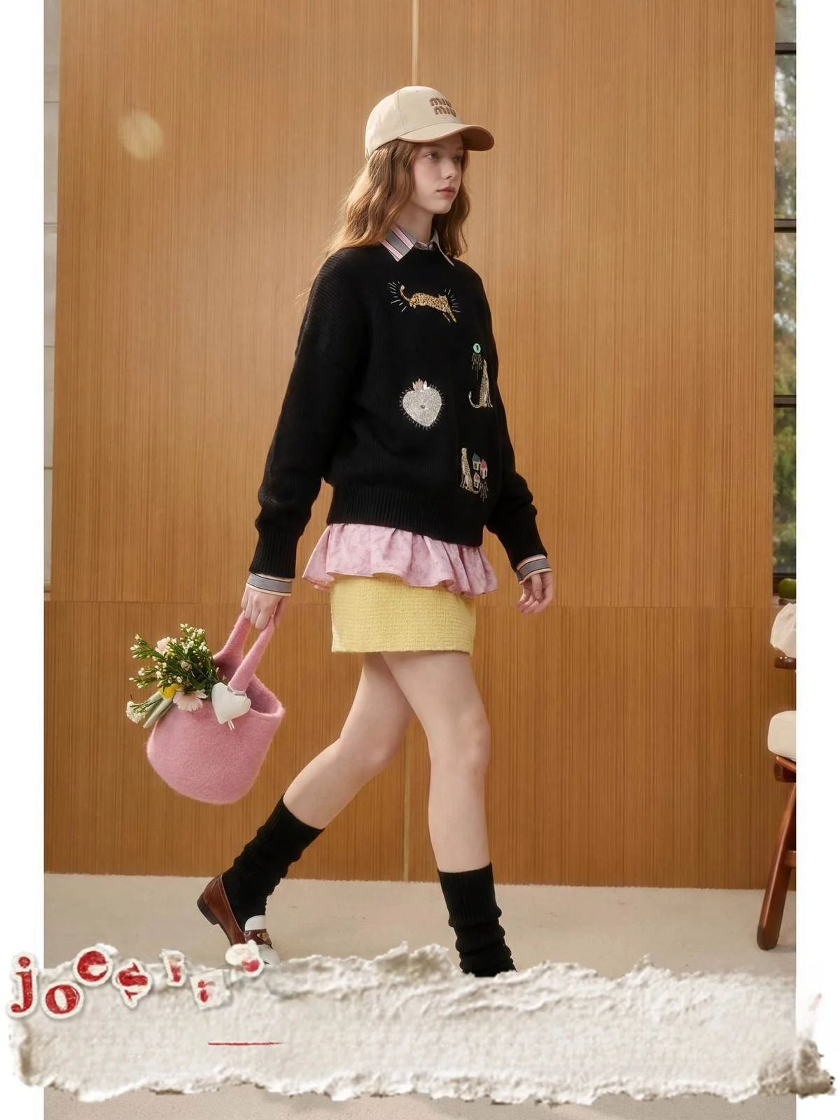 

Вязаный свободный повседневный свитер с круглым вырезом для женщин, модный дизайн 2025 года, зимняя новинка с принтом Jo And Flower Vase × Lab Knitwear